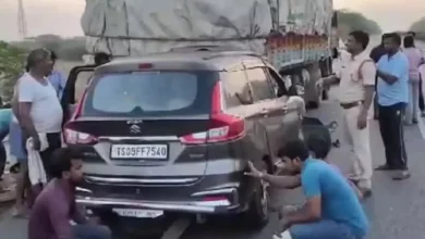 Photo of तेलंगाना में खड़े ट्रक से टकराई कार, एक ही परिवार के छह लोगों की मौत