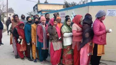 Photo of लोकसभा चुनाव: उत्तराखंड की पांच सीटों पर वोटिंग जारी, पूर्व सीएम रमेश पोखरियाल निशंक ने बेटी संग किया मतदान