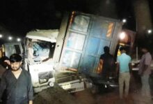 Photo of शाहजहांपुर: ढाबे पर खड़ी श्रद्धालुओं से भरी बस पर पलटा तेज रफ्तार ट्रक, 11 की मौत, 10 घायल