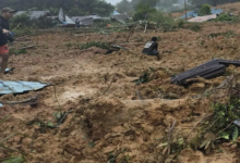 Photo of इस देश में भूस्खलन से तबाही, गहरी नींद में आ गिरा पहाड़ का मलबा, 100 से ज्यादा की मौत