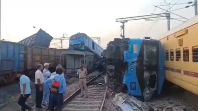 Photo of पंजाब में दो मालगाड़ियां आपस में टकराई, दूसरे ट्रैक पर आ रही पैसेंजर ट्रेन को चपेट में लिया, बड़ा हादसा टला